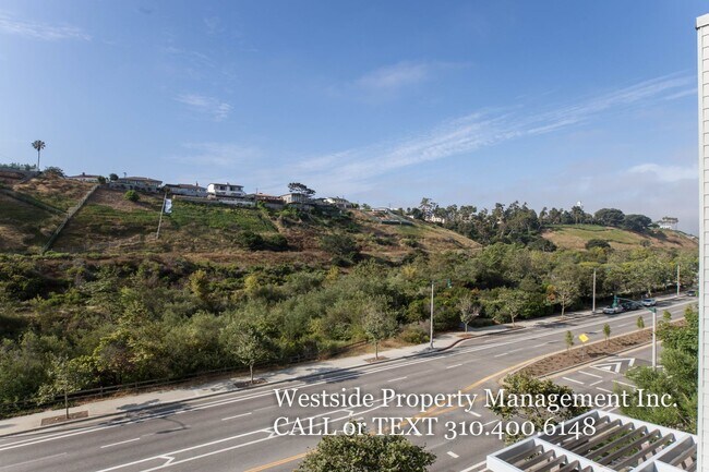 Building Photo - 12655 Bluff Creek Dr