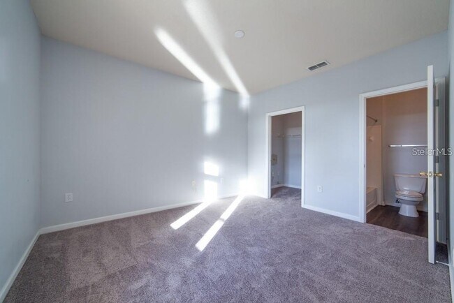 Building Photo - 17920 Villa Creek Dr