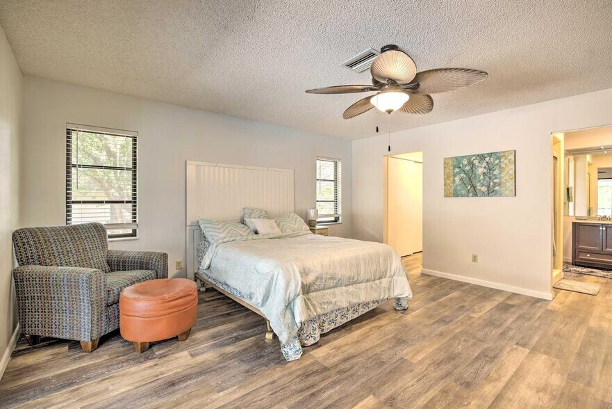 Building Photo - 6 Shumard Ct N