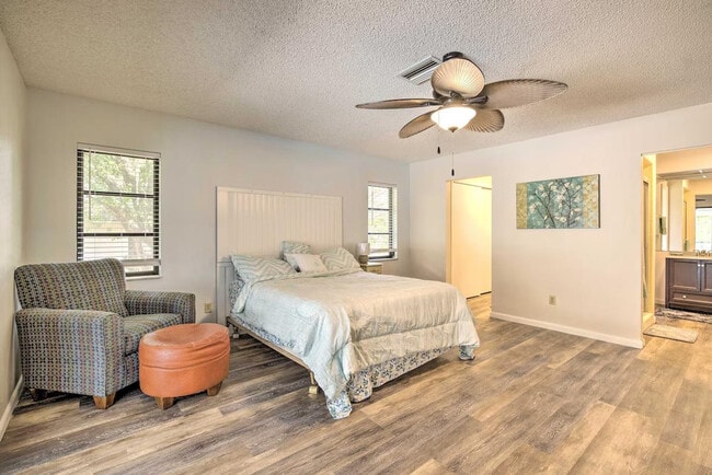 Building Photo - 6 Shumard Ct N