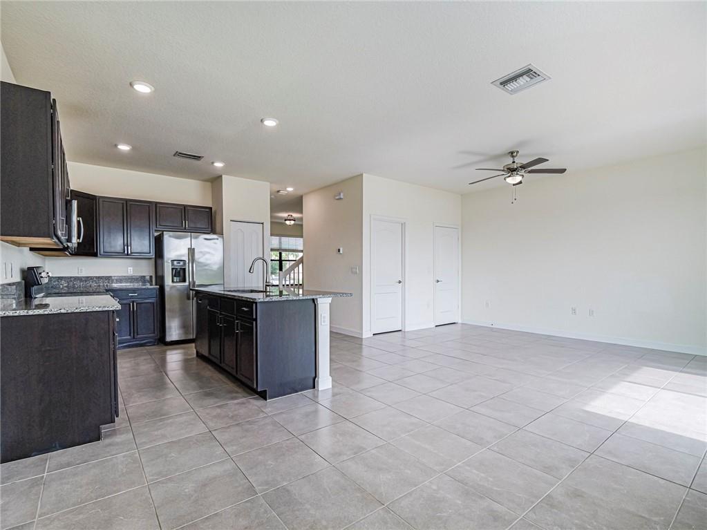 Building Photo - 10092 W Villa Cir