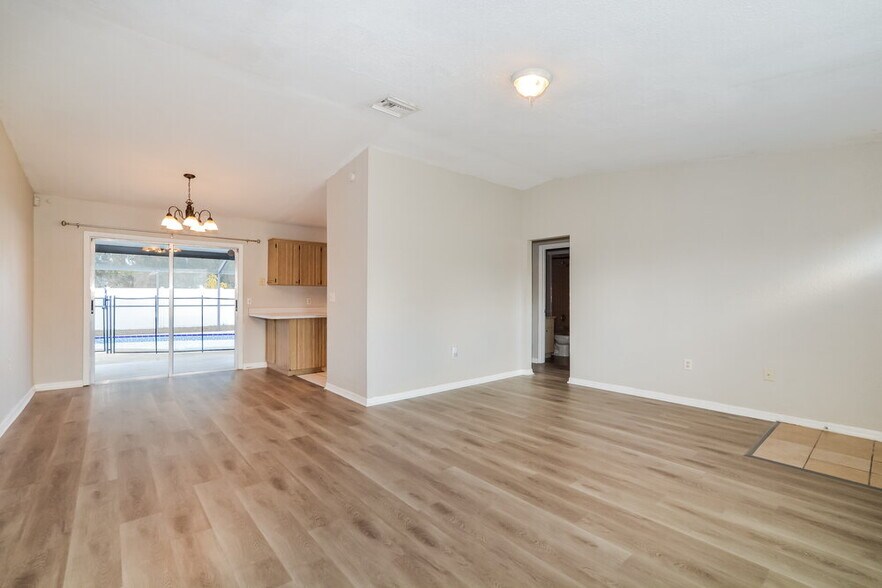 Building Photo - 648 Caribou Ct