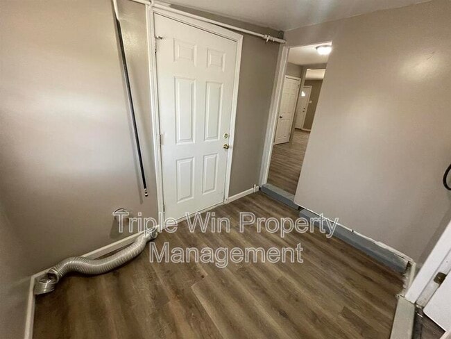 Building Photo - 10261 Imperial Dr