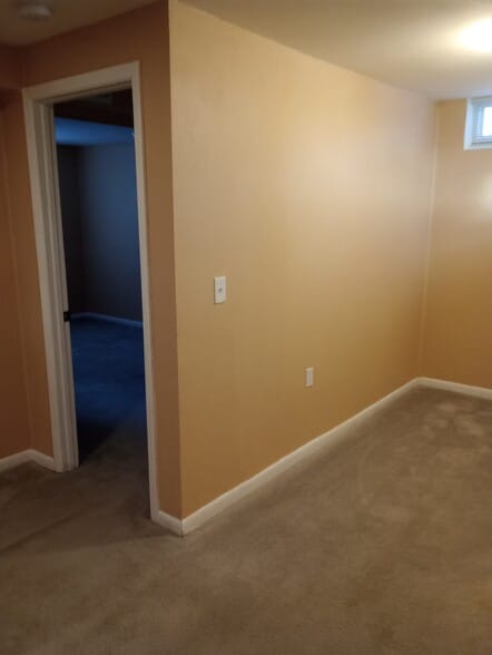 Room detail - 5655 W Ellsworth Ave