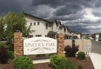 Building Photo - Desirable 2 Bed 1.5 Bath Lincoln Park Townhome