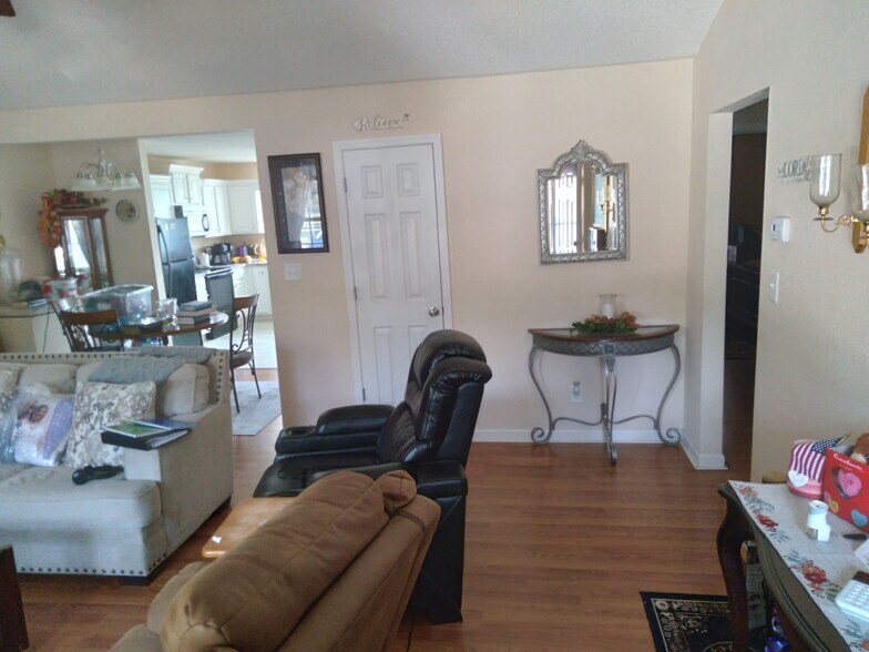 Living Room - 109 Smith St