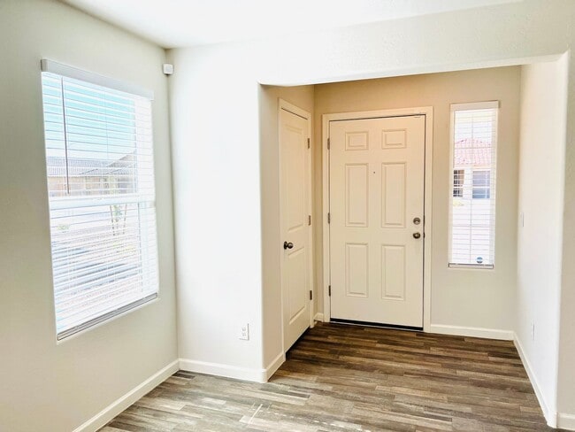 Building Photo - 2083 E Velvet Pl