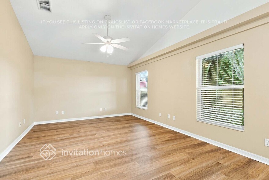 Building Photo - 300 Balogh Pl