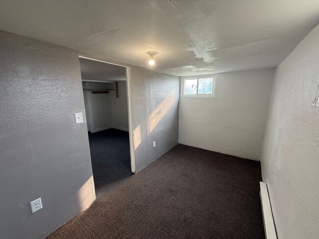 Building Photo - Pet Friendly, One Car Detached Garage, Own...