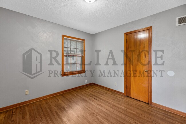 Building Photo - 6114 E Rockwood Rd