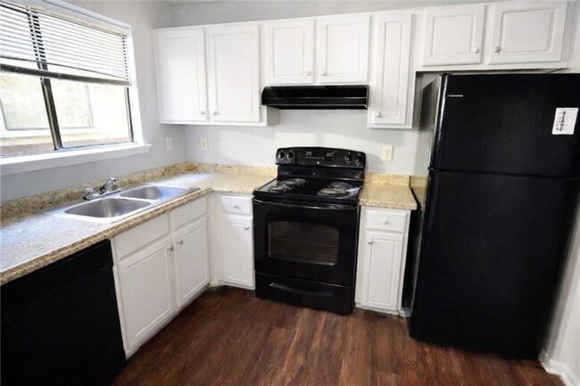 Building Photo - 3575 Oakvale Rd