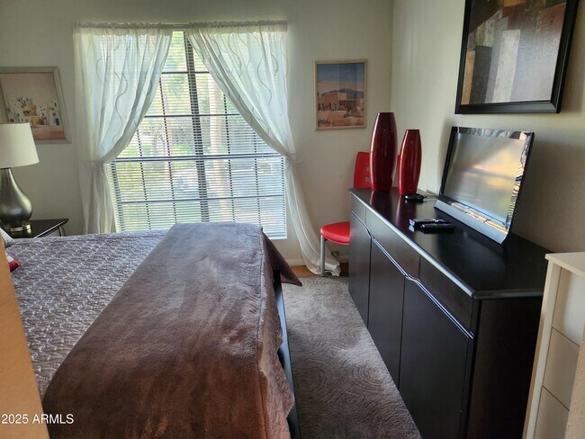Building Photo - 7557 N Dreamy Draw Dr