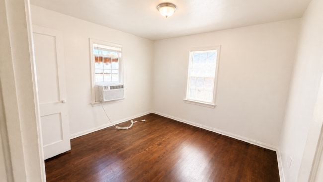Building Photo - 2-Bed, 1- Bath Brick Home For Rent