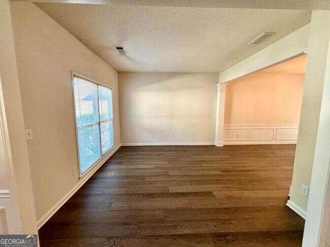 Building Photo - 10920 Glenbarr Dr