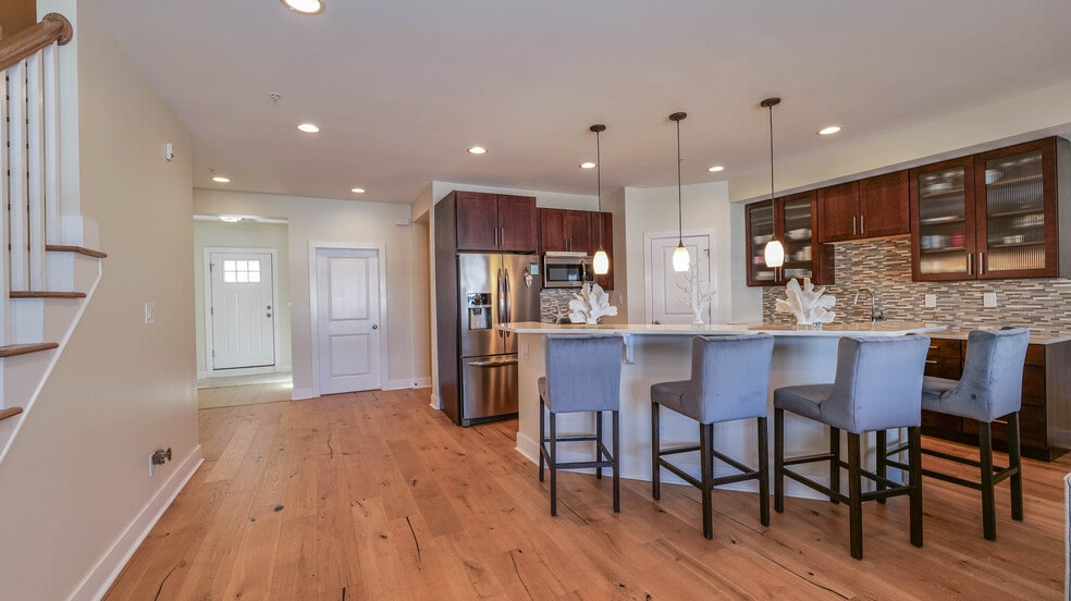 Building Photo - 210 N Madison Ave