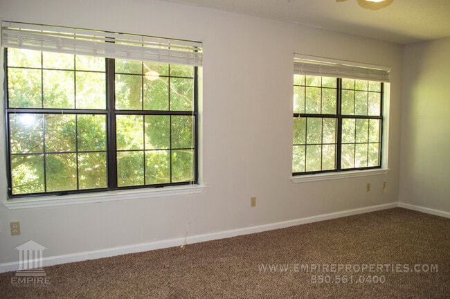 Building Photo - Beautiful Large home off of Mahan