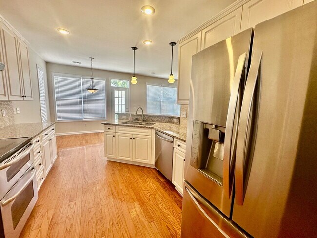 Building Photo - Spacious Four Bedroom Home in Westbury Park!