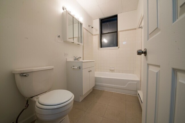 Building Photo - 5130 S Dr Martin Luther King Jr Dr Chicago, IL 60615