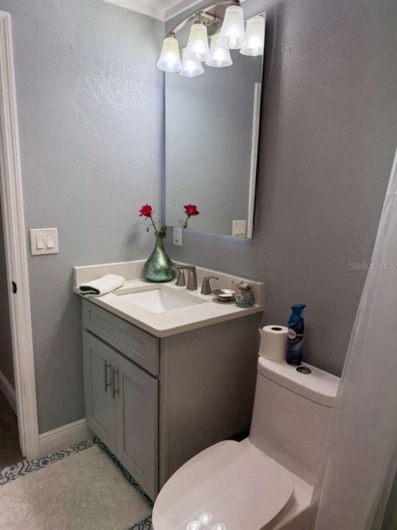 Building Photo - 2021 Valley Dr