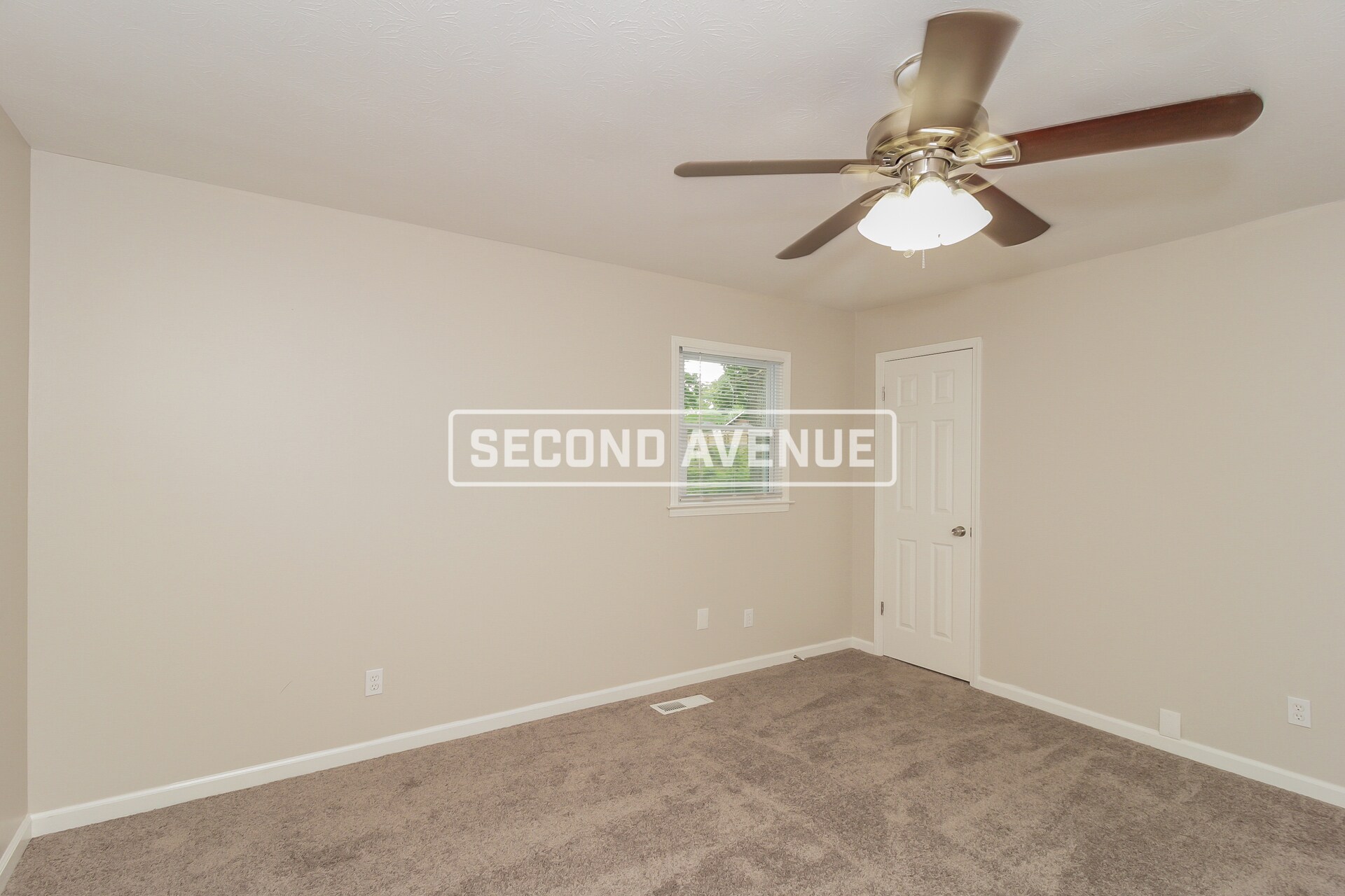 Building Photo - 67 Red Oak Dr