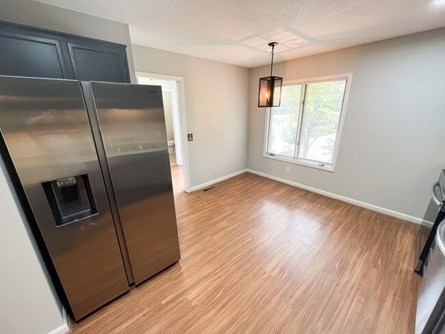 Building Photo - Beautiful 3-story 2 bedroom, 2 1/2 bathroom townhome in Winston Salem