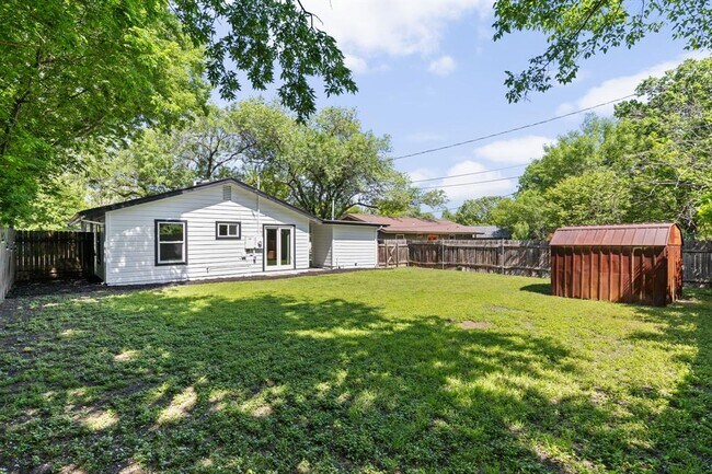 Building Photo - 5803 Blythewood Dr