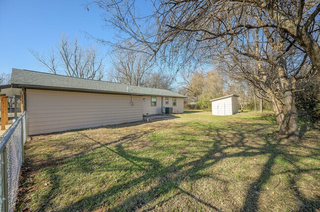 Building Photo - 416 Betty Ln