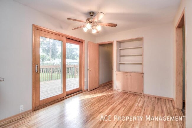 Building Photo - 2717 Lawndale Dr