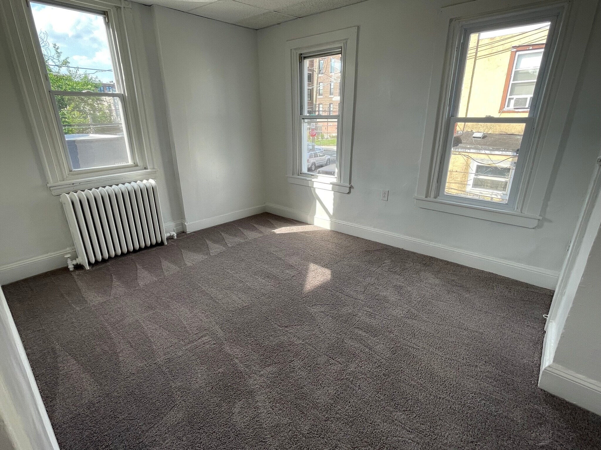 1st bedroom - 2001 E Monmouth St