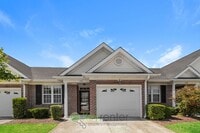 Building Photo - Gorgeous  Townhome - 2 Br/2 Bath, Pet-Friendly. Just  a short walk from UNCW in Wilmington!
