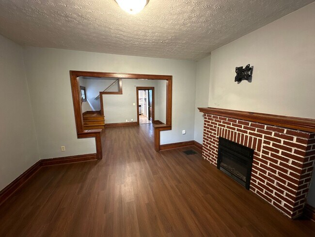 Building Photo - 178 E Tompkins St
