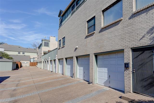Building Photo - 2633 McCart Ave
