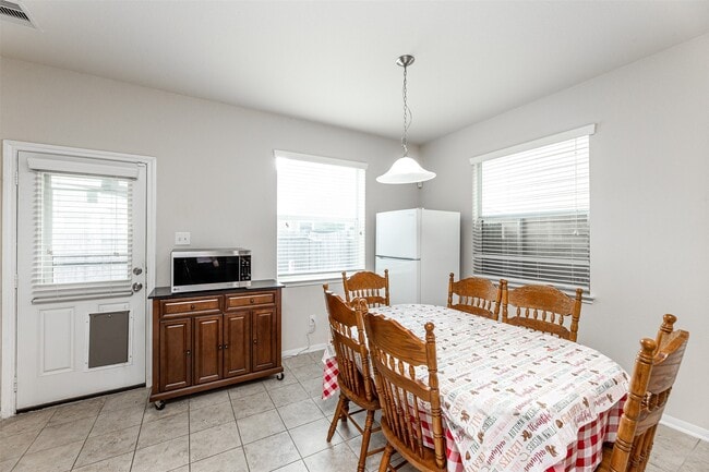 Building Photo - 6443 Wilshire Fern