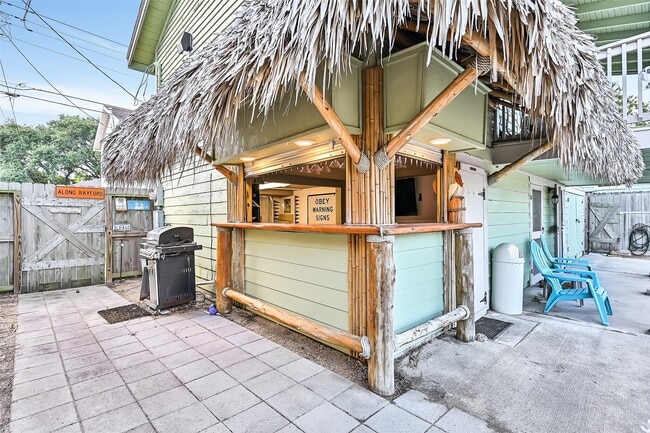 Building Photo - 5008 Avenue O 1/2