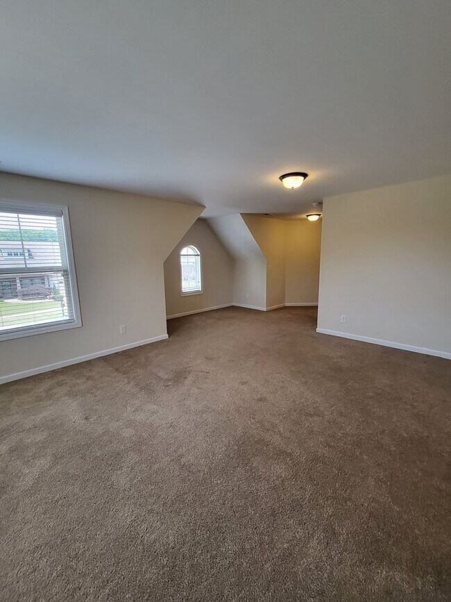 Building Photo - 284 Big Oak Ln