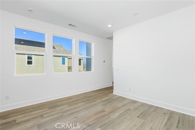 Building Photo - 27213 Tamarack Ln