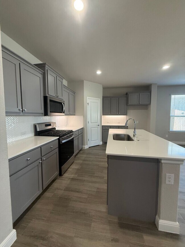 Building Photo - 1232 Kerrville Ln