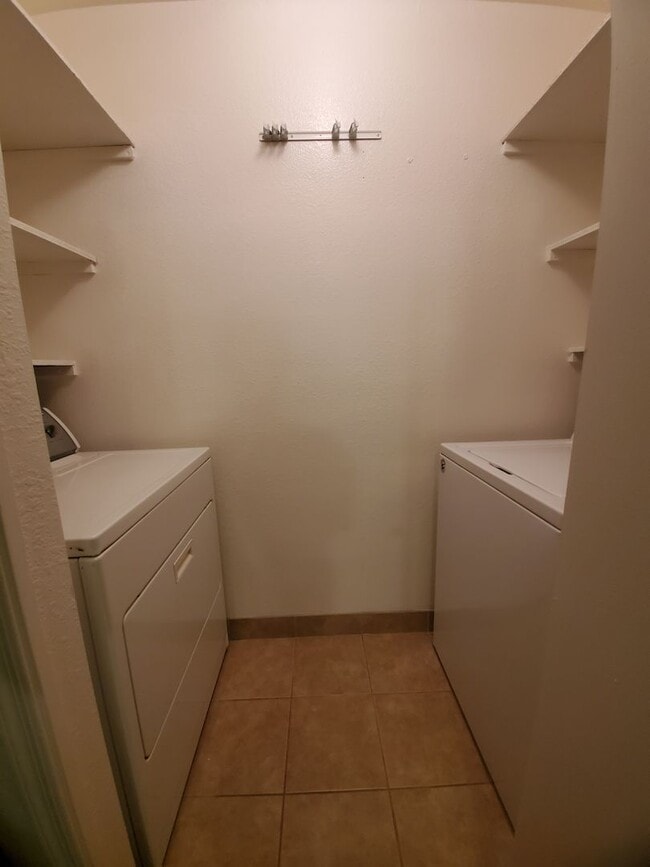 Building Photo - Ground level 2 bed/2 bath condo- Guadalupe & Country Club