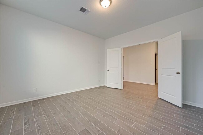 Building Photo - 939 Summer Vlg Wy