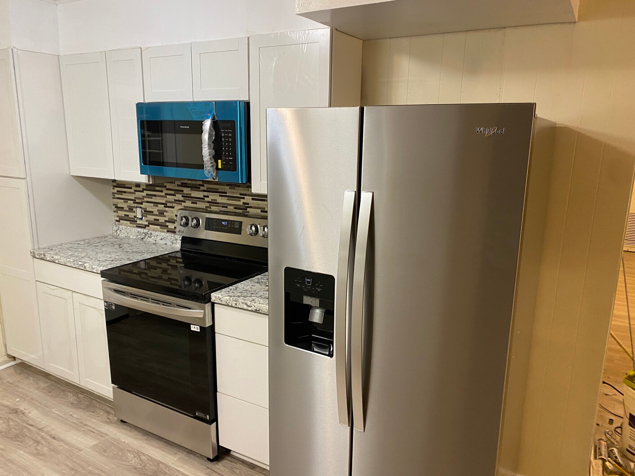 Building Photo - 374 E Monroe Ave