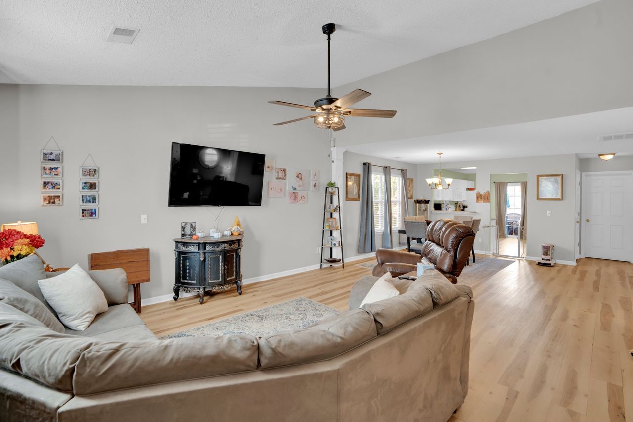 Building Photo - 129 Merowey Ct