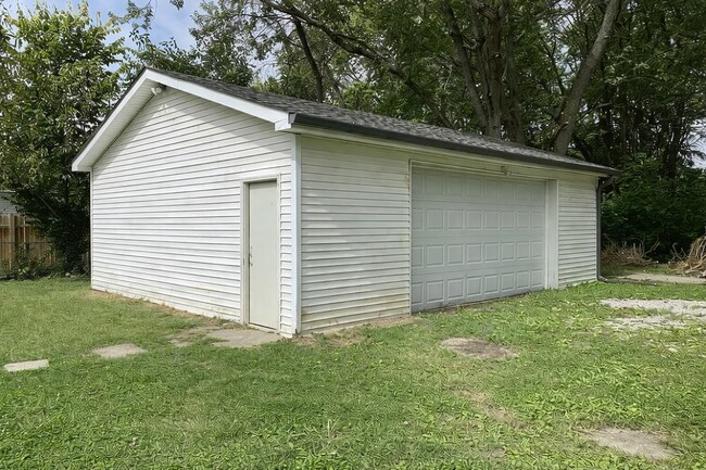 Building Photo - 2656 W 60th St