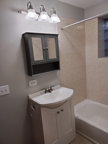 Building Photo - 3737 S Parnell Ave