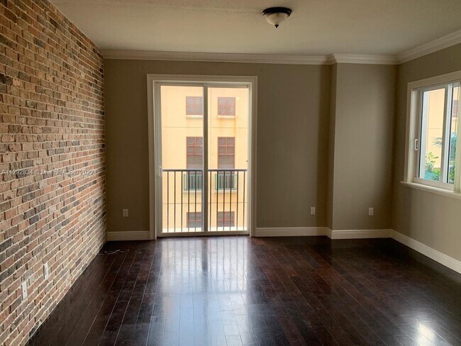 Building Photo - 10 Aragon Ave