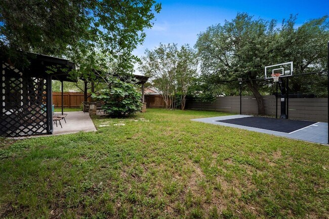 Building Photo - 11600 Parkfield Dr