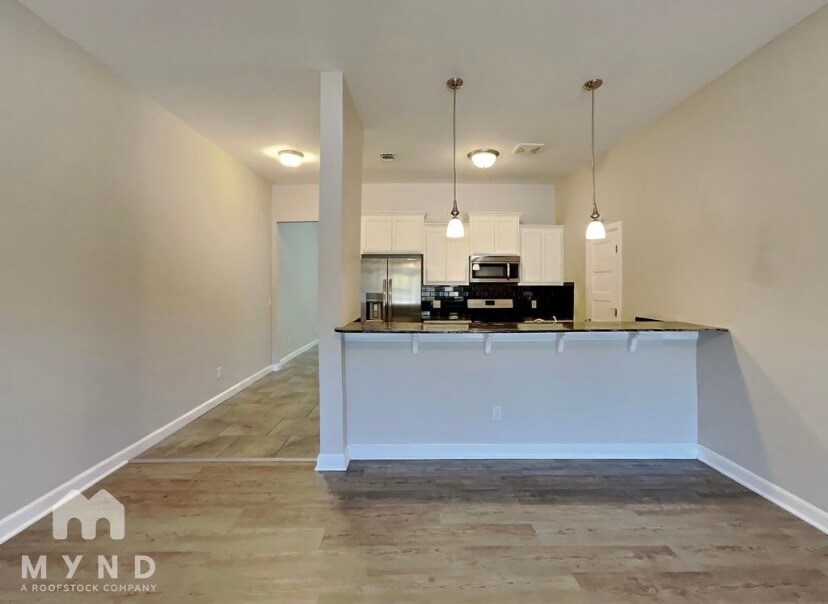 Building Photo - 1001 Merlin Dr