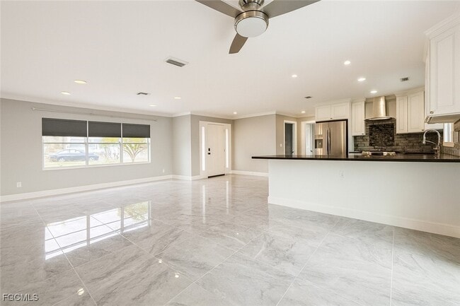 Building Photo - 1452 SE 15th Terrace