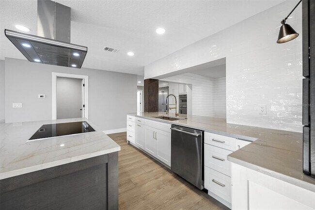 Building Photo - 1029 Bal Harbour Dr