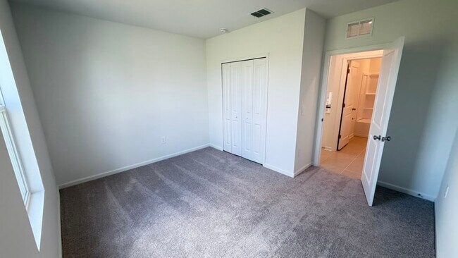 Building Photo - 3375 Alexander Dr