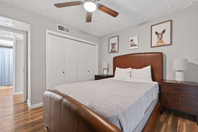 Building Photo - 10555 Turtlewood Ct